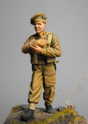 S2KW035 - Wounded British infantryman